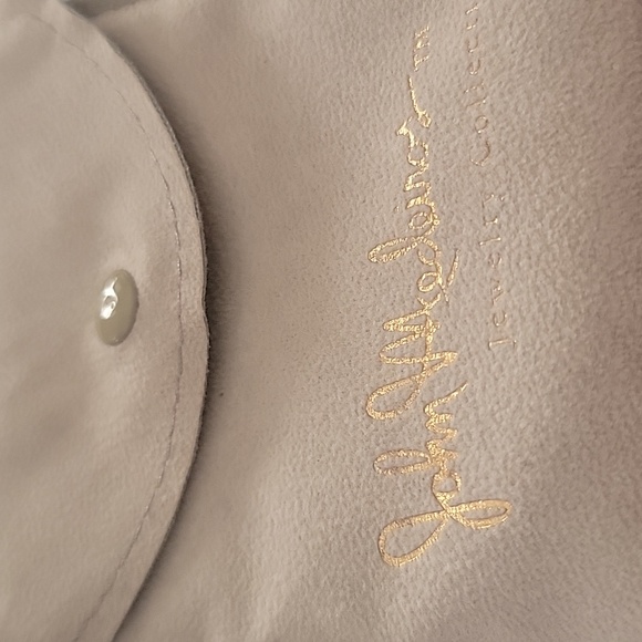 Beautiful studs - Picture 2 of 4